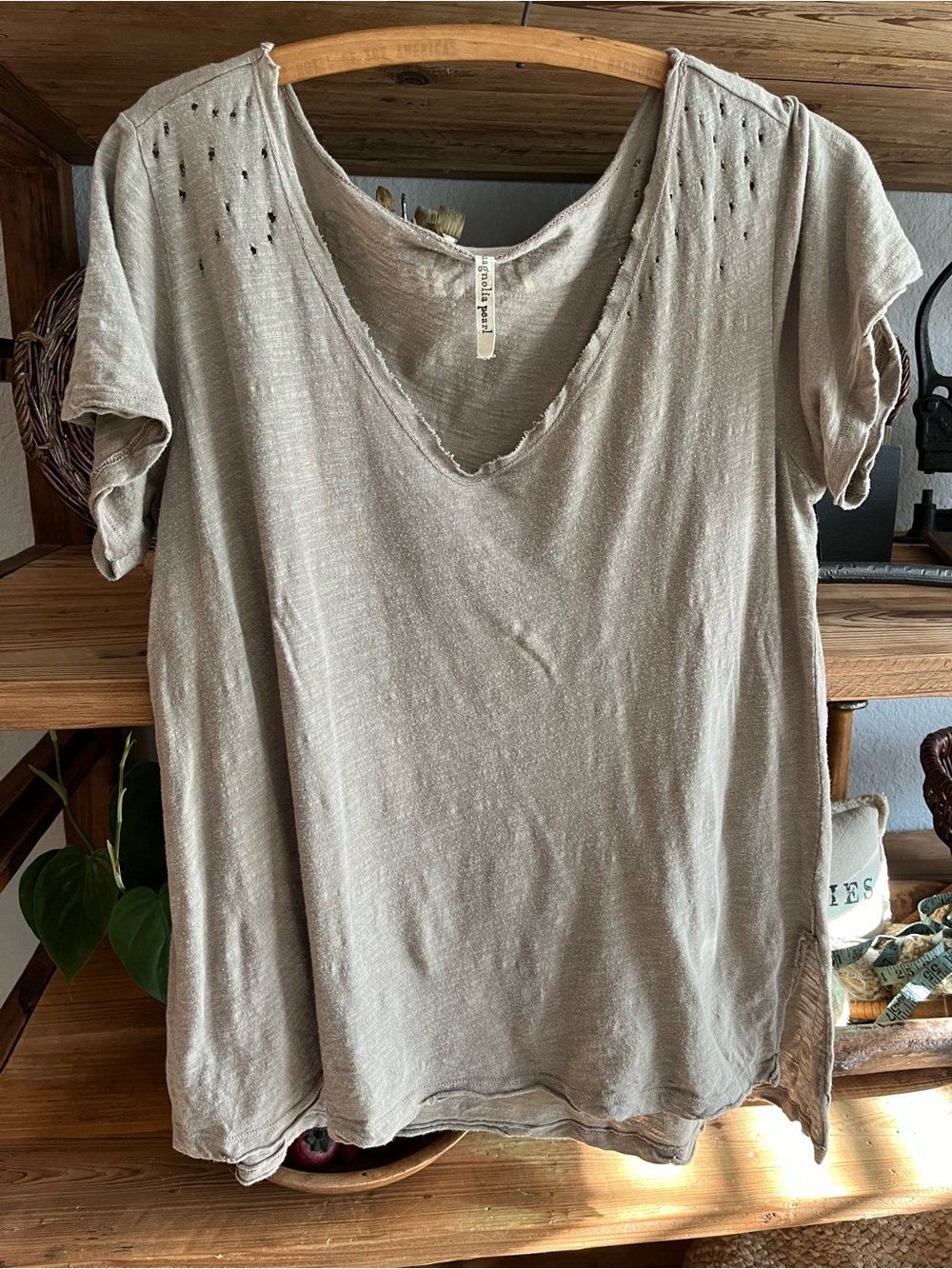 ♥️ Magnolia Pearl Venice Tee